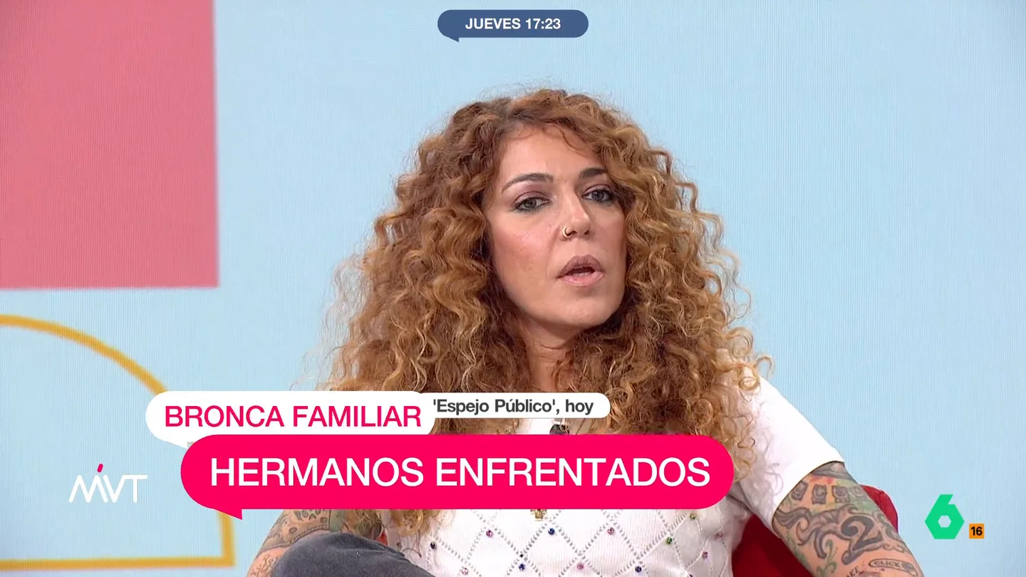 Sofía Cristo, sobre su hermano tras vender las fotos de Bárbara Rey y Juan Carlos I Mientras Bárbara Rey reacciona tras la publicación de sus fotos besándose con el rey emérito asegurando que su hijo le ha maltratado, su otra hija, Sofía Cristo, se enfrenta a su hermano asegurando rotunda que "ojalá se pudra en la puta cárcel".
