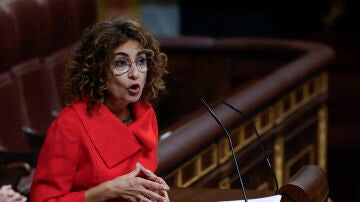 La vicepresidenta primera del Gobierno y ministra de Hacienda, María Jesús Montero, comparece este jueves ante el pleno del Congreso