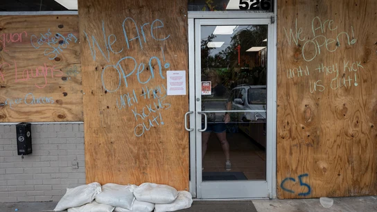 Preparativos en Cedar Key antes de la llegada del huracán Helene. Preparativos en Cedar Key antes de la llegada del huracán Helene.