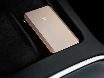 Tesla Wireless Portable Charger Tesla Wireless Portable Charger