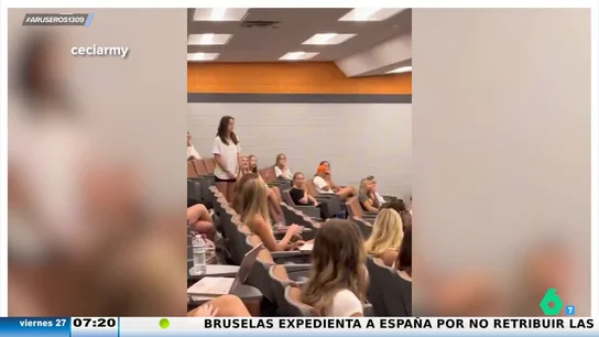 Un profesor revela a sus alumnos la nota de los exámenes con canciones alegres o tristes: "Si suena 'Titanic', a septiembre" Un profesor revela a sus alumnos la nota de los exámenes con canciones alegres o tristes: "Si suena 'Titanic', a septiembre"