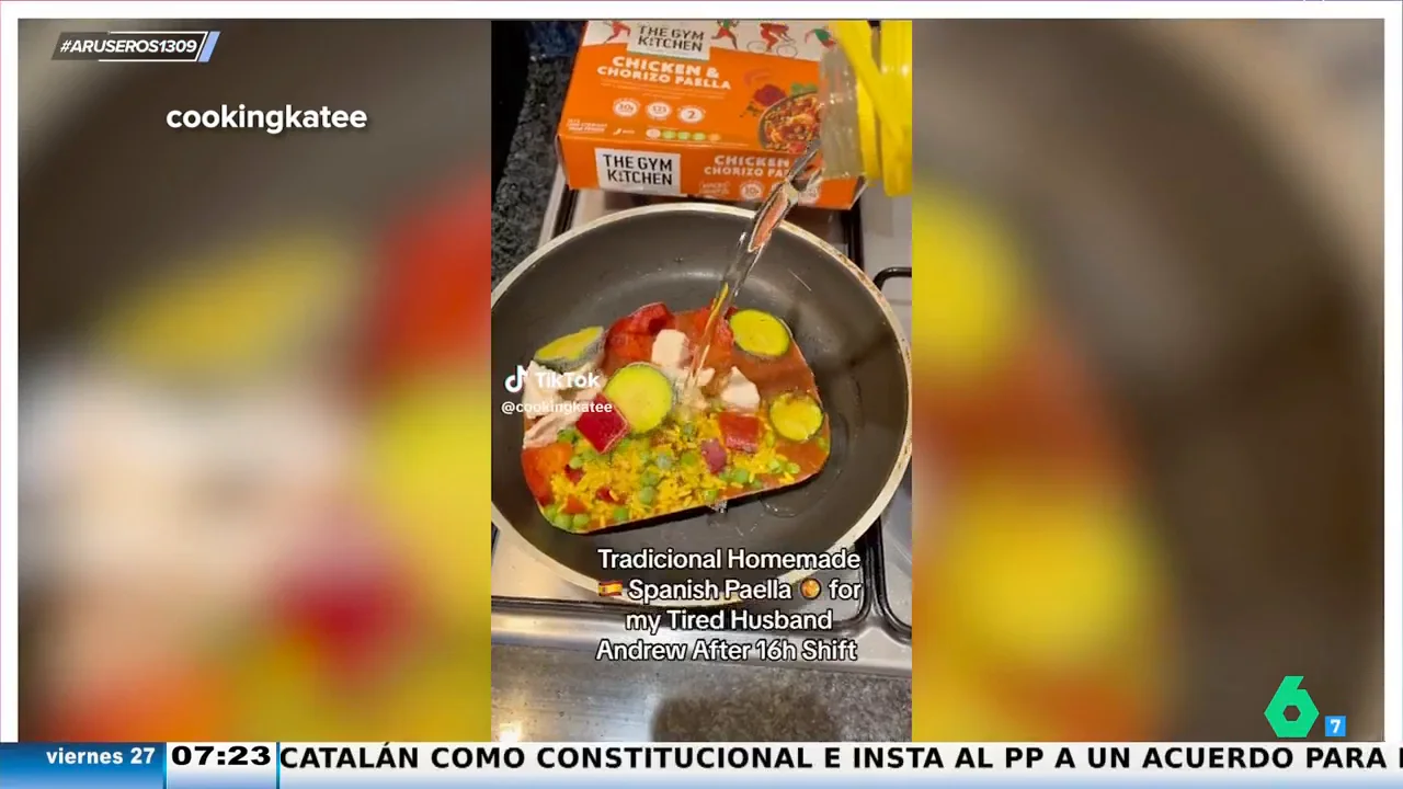 Prepara una paella precocinada en una sartén con litros de aceite y salta la alarma en redes: "No apto para sensibles"