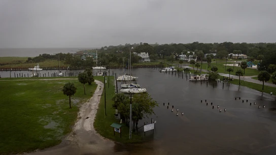 Vista de un parking de Apalachicola inundado por las lluvias antes de la llegada del huracán Helene. Vista de un parking de Apalachicola inundado por las lluvias antes de la llegada del huracán Helene.