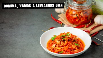 Plato de kimchi, una receta coreana hecho a base de col fermentada.