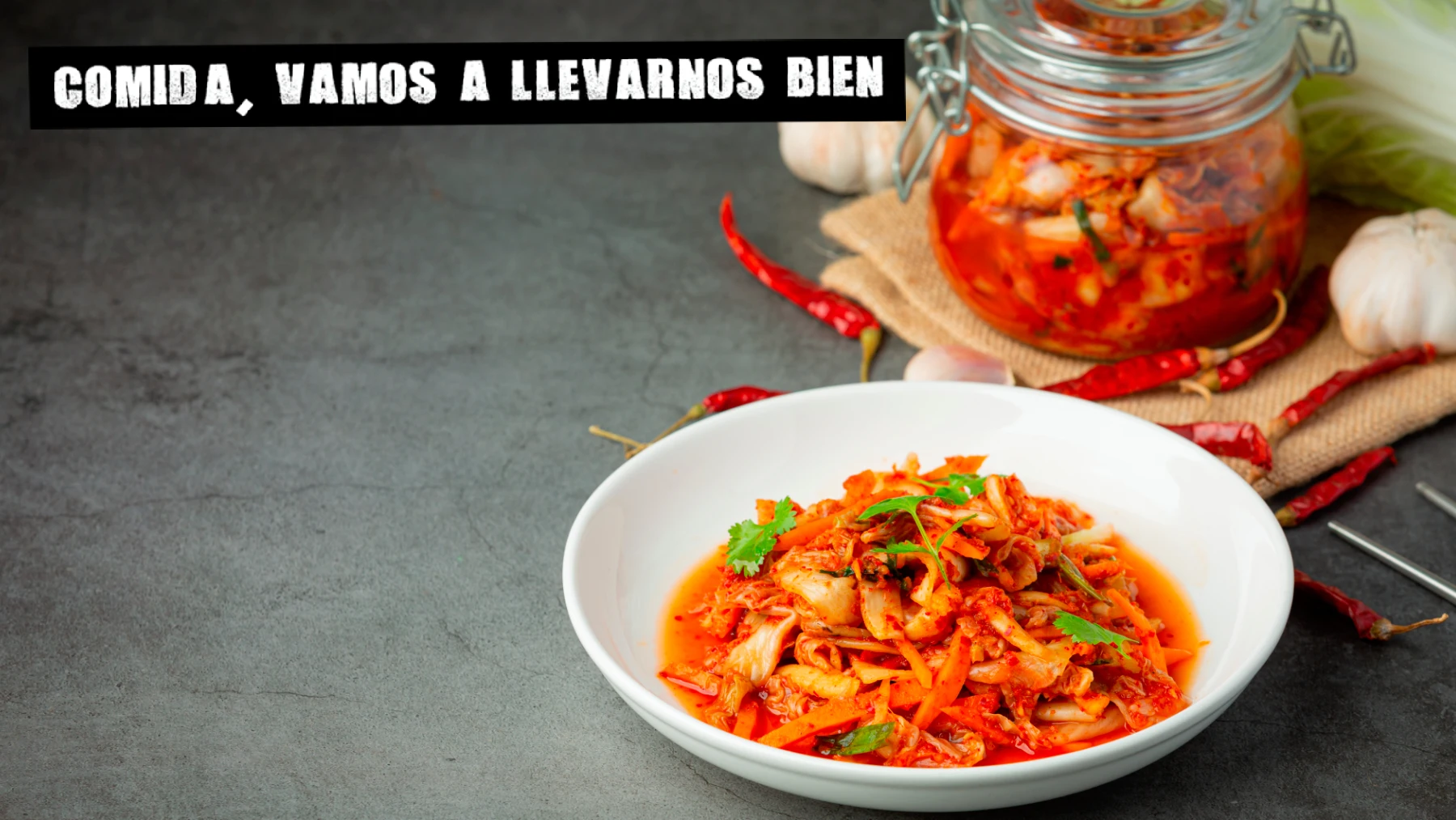 Plato de kimchi, una receta coreana hecho a base de col fermentada.