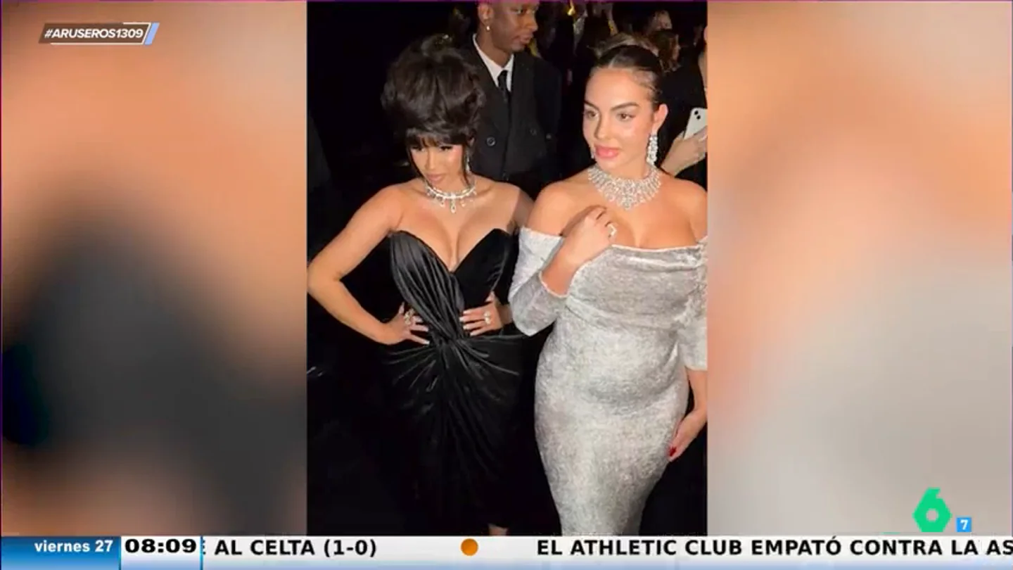 El espectacular look plateado de Georgina Rodríguez con increíbles joyas en la Semana de la Moda de París El espectacular look plateado de Georgina Rodríguez con increíbles joyas en la Semana de la Moda de París
