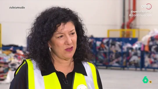 Una consultora en moda y sostenibilidad, sobre los problemas del 'fast fashion': "Cada vez estamos acelerándolo más" Andrea Ropero ha visitado 'Moda re', una iniciativa de Cáritas a través de la que buscan incentivar el reciclaje textil. La reportera charla con Gemma Gómez sobre qué supone para el medio ambiente cómo consume las prendas la sociedad.