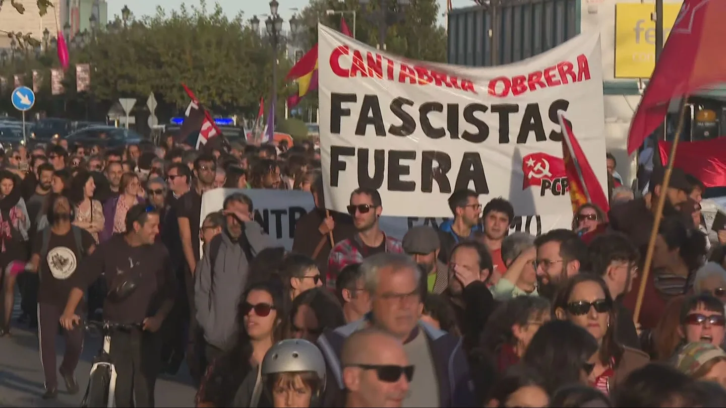 Manifestantes en Santander en contra del Galerna Fest Manifestantes en Santander en contra del Galerna Fest