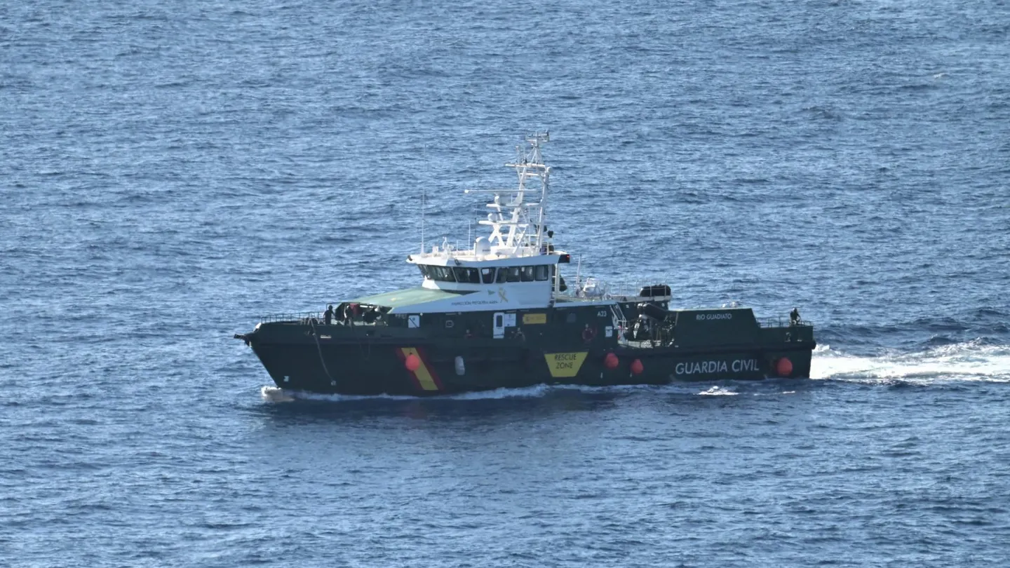 Salvamento Marítimo busca a los desaparecidos en el naufragio de El Hierro Salvamento Marítimo busca a los desaparecidos en el naufragio de El Hierro