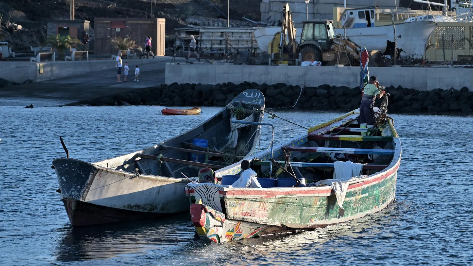 Llegada de dos cayucos a El Hierro