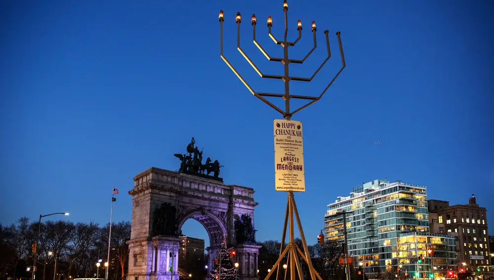 Menorah en Grand Army Plaza. Nueva York. Menorah en Grand Army Plaza. Nueva York.