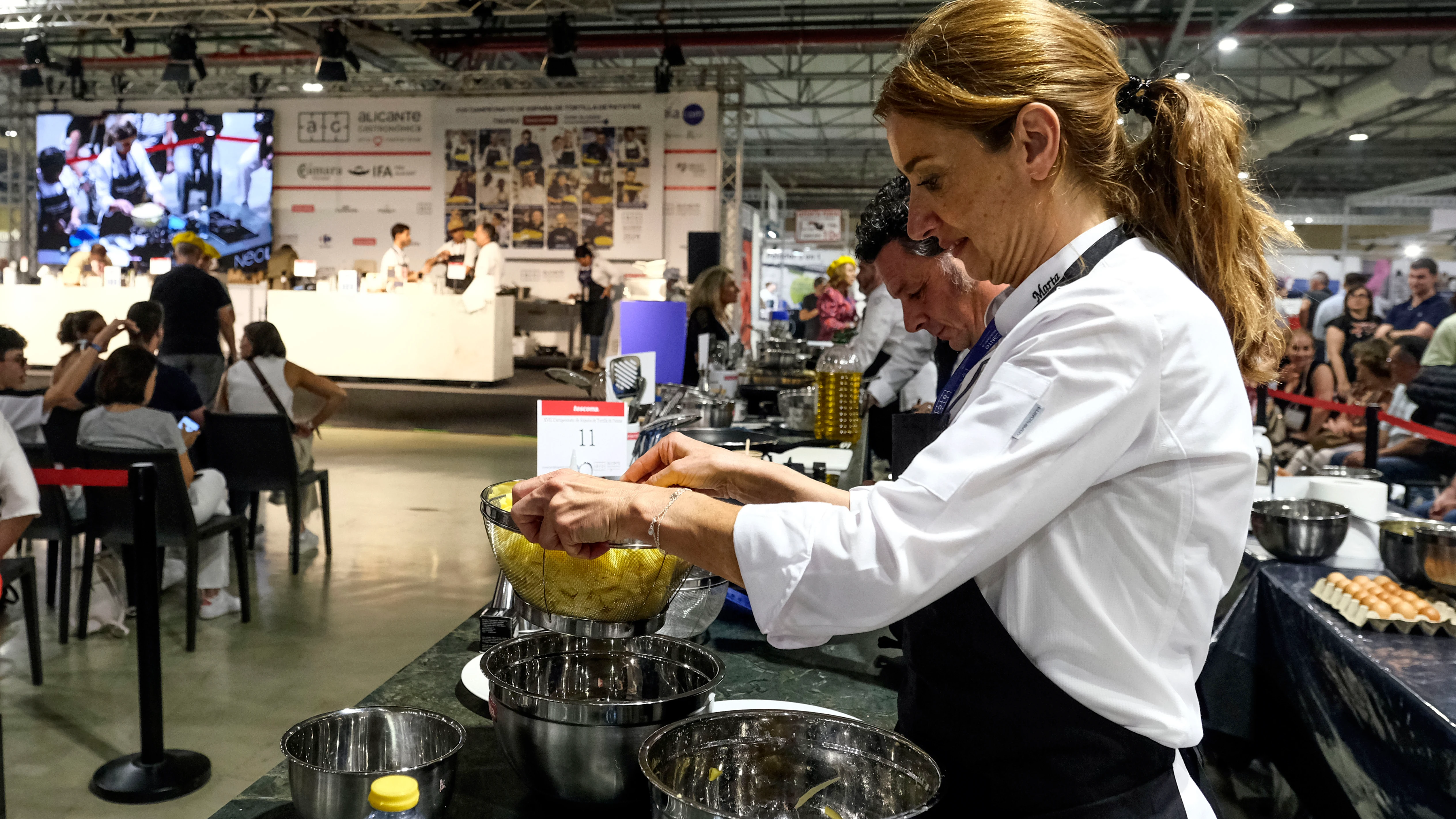 Cocineros concursantes en la final del Campeonato de España de Tortilla de Patatas que se celebra este domingo en Elche