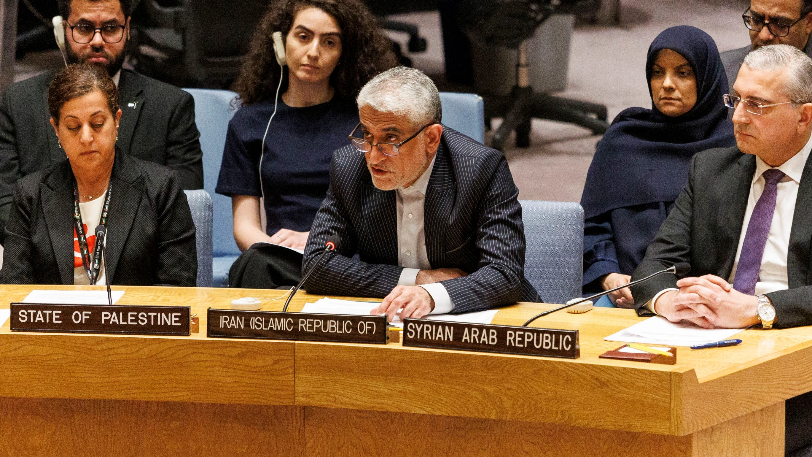 Fotografía de archivo del representante de Irán ante las Naciones Unidas, Saeed Iravani (centro)