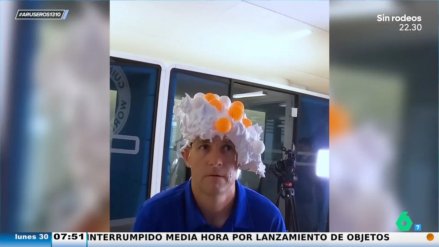 Un Récord Guinness de lo más surrealista: consigue ser la persona con más pelotas de ping-pong en la cabeza Un Récord Guinness de lo más surrealista: consigue ser la persona con más pelotas de ping-pong en la cabeza
