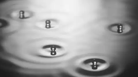 El nuevo modelo de gotas y ondas permite explicar fenómenos del mundo atómico y cuántico El nuevo modelo de gotas y ondas permite explicar fenómenos del mundo atómico y cuántico