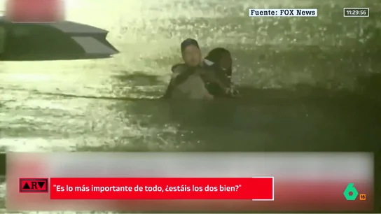 Un reportero rescata en directo a una mujer atrapada en su coche durante las inundaciones por el huracán Helene Un reportero rescata en directo a una mujer atrapada en su coche durante las inundaciones por el huracán Helene