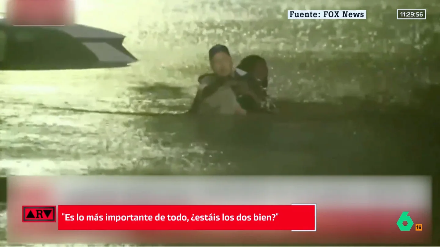 Un reportero rescata en directo a una mujer atrapada en su coche durante las inundaciones por el huracán Helene Un reportero rescata en directo a una mujer atrapada en su coche durante las inundaciones por el huracán Helene