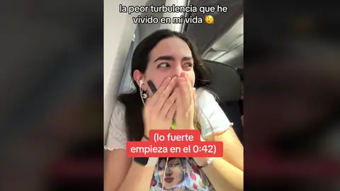 @marthadelhoyo riéndose por unas turbulencias en el avión @marthadelhoyo riéndose por unas turbulencias en el avión