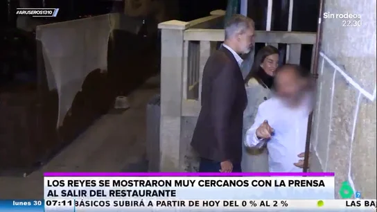 Un espontáneo interrumpe a la reina Letizia cuando habla con la prensa: "A mí no me grabes, que no soy famoso" Un espontáneo interrumpe a la reina Letizia cuando habla con la prensa: "A mí no me grabes, que no soy famoso"