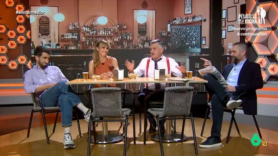 Isma Juárez, a Wyoming tras la subida de los alimentos por el IVA: "Este año mi caché me lo pagas en aceite de oliva" Sandra Sabatés, Wyoming, Dani Mateo e Isma Juárez se citan en el nuevo bar de El Intermedio y, en este vídeo, debaten sobre la subida de los alimentos, el uso del cannabis para usos terapéuticos o el fin del teletrabajo en Amazon.