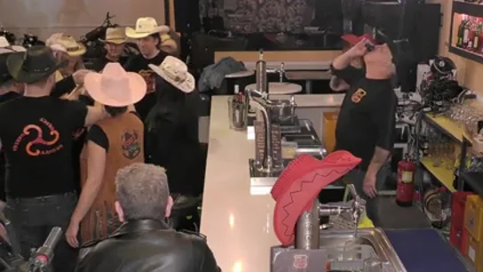 Chicote tiene que esperar a la dueña de 'La dulce Harley' por una clase de baile: "La tenemos ahí con las del country" Chicote tiene que esperar a la dueña de 'La dulce Harley' por una clase de baile: "La tenemos ahí con las del country"