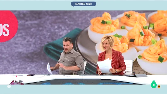 Iñaki López zanja el debate en Más Vale Tarde: "Sois encantadores, pero aquí hemos venido a comer" "Nada puede coartar la hora de la merienda en este programa", comenta Iñaki López en este vídeo donde da por concluido el debate sobre los incidentes violentos en el Atlético de Madrid-Real Madrid para dirigirse al set del chef Carlos Maldonado.