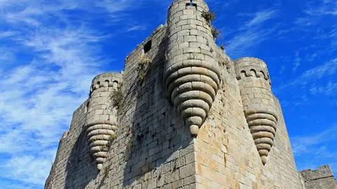 Detalle del Castillo de Castro Caldelas Detalle del Castillo de Castro Caldelas