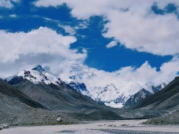 Monte Everest y río Arun