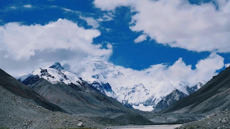 Este río hace que el Everest sea 50 metros más alto de lo que debería