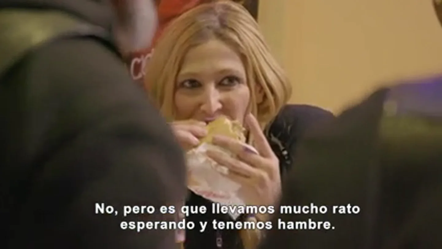 Los clientes de 'La dulce Harleey' deciden pedir un kebab ante la tardanza: "Mientras que bebamos, no hay problema" Los clientes de 'La dulce Harleey' deciden pedir un kebab ante la tardanza: "Mientras que bebamos, no hay problema"