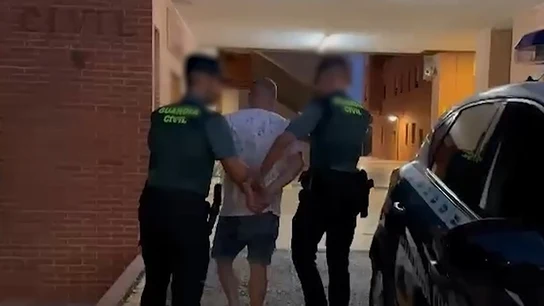 Detenido en Benifaió (Valencia) por envenenar a un amigo echándole sustancias corrosivas en su bebida Detenido en Benifaió (Valencia) por envenenar a un amigo echándole sustancias corrosivas en su bebida