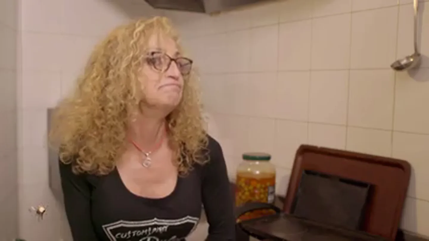 La cocinera de 'La dulce Harleey', al escuchar el "perdón" del encargado a Chicote: "Siempre ha sido un chulito" La cocinera de 'La dulce Harleey', al escuchar el "perdón" del encargado a Chicote: "Siempre ha sido un chulito"