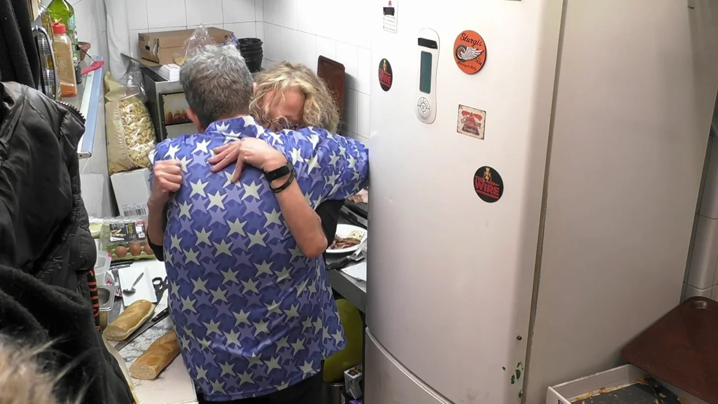 La cocinera de 'La dulce Harleey' se derrumba ante Chicote: "Necesito el trabajo más que ninguno aquí" La cocinera de 'La dulce Harleey' se derrumba ante Chicote: "Necesito el trabajo más que ninguno aquí"