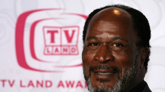 El actor John Amos llega a los 5º Premios Anuales TV Land celebrados en el Barker Hangar el 14 de abril de 2007 en Santa Mónica, California. El actor John Amos llega a los 5º Premios Anuales TV Land celebrados en el Barker Hangar el 14 de abril de 2007 en Santa Mónica, California.