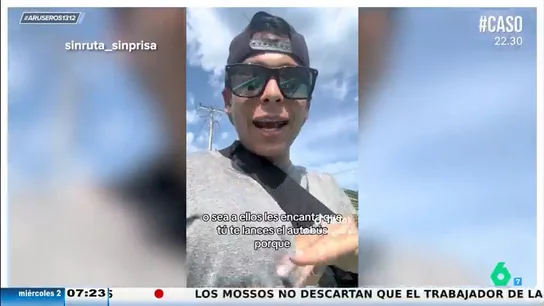 Un joven se viraliza enseñando cómo se baja del autobús en Venezuela: se lanza en marcha del vehículo Un joven se viraliza enseñando cómo se baja del autobús en Venezuela: se lanza en marcha del vehículo