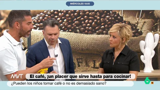 Pablo Ojeda: "Nos preocupamos de una tacita de café de un niño, pero no de los siete refrescos de cola que tienen más cafeína" Pablo Ojeda cocina hoy en Más Vale Tarde con café y, en este vídeo, comparte una cuestión que muchos pacientes le plantean en su consulta sobre cuánto café pueden tomar los niños. "Igual me meto en un sarao", admite.