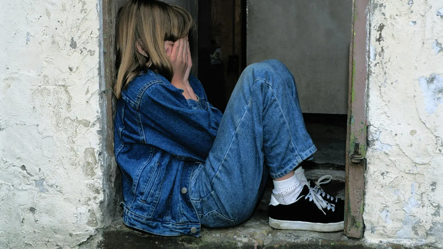 una niña preocupada Niña triste