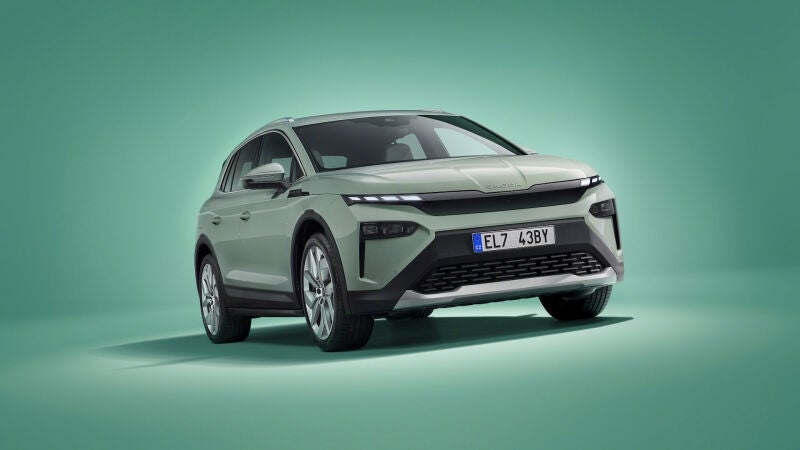 Cuesta 10.000 € menos que un Model Y, tiene más de 560 km de autonomía, un maletero de 470 litros y quiere ser tu primer eléctrico