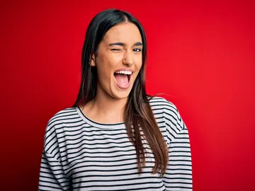 Mujer guiñando el ojo Mujer guiñando el ojo