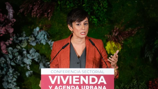 La ministra de Vivienda y Agenda Urbana, Isabel Rodríguez, atiende a los medios de comunicación antes de presidir la reunión de la Conferencia Sectorial de Vivienda y Agenda Urbana, este jueves. La ministra de Vivienda y Agenda Urbana, Isabel Rodríguez, atiende a los medios de comunicación antes de presidir la reunión de la Conferencia Sectorial de Vivienda y Agenda Urbana, este jueves.