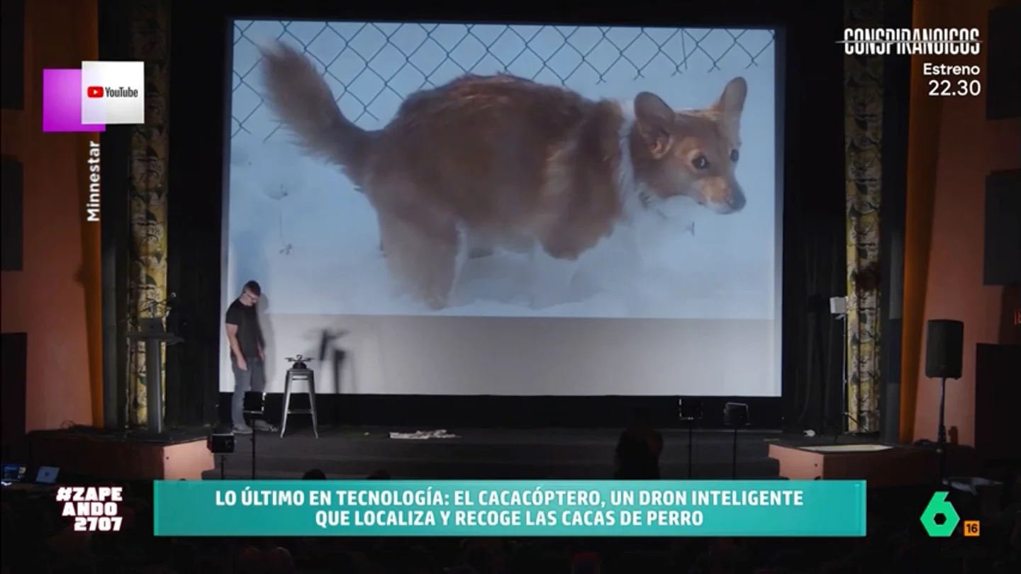 Así es el 'cacacóptero', un dron que localiza y recoge cacas de perro: "Es como un OVNI pero abduce zurullos" Este dispositivo es capaz de localizar al animal, detectar cuando este va a hacer sus necesidades y, por último, recoger sus heces y tirarlas a la basura.