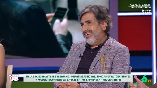 El psicólogo Arun Mansukhani explica por qué procrastinamos: "Estamos forzándonos a un ritmo que no es natural" En ocasiones, postergamos o dejamos a un lado las obligaciones para hacer cualquier otra tarea que nos apetezca más. Esto es procrastinar, un término que, además, se ha vuelto muy popular en los últimos años.