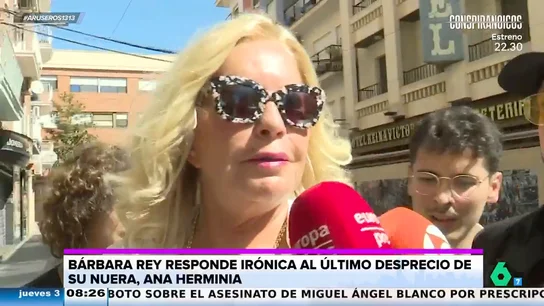 El dardo de Bárbara Rey a su nuera tras decir que lo que le pasa es "justicia divina": "¿El qué?, ¿ser tan famosa?" El dardo de Bárbara Rey a su nuera tras decir que lo que le pasa es "justicia divina": "¿El qué?, ¿ser tan famosa?"