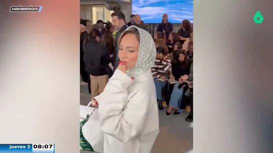 Ester Expósito y María Pombo sorprenden a Alfonso Arús con sus looks de 'Doña Rogelia' en París Ester Expósito y María Pombo sorprenden a Alfonso Arús con sus looks de 'Doña Rogelia' en París