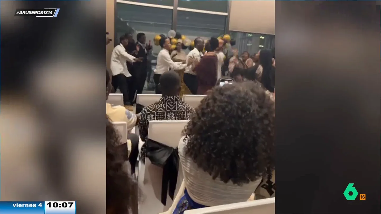 Una mujer interrumpe una boda para evitar que su actual marido se vuelva a casar con otra chica Una mujer interrumpe una boda para evitar que su actual marido se vuelva a casar con otra chica