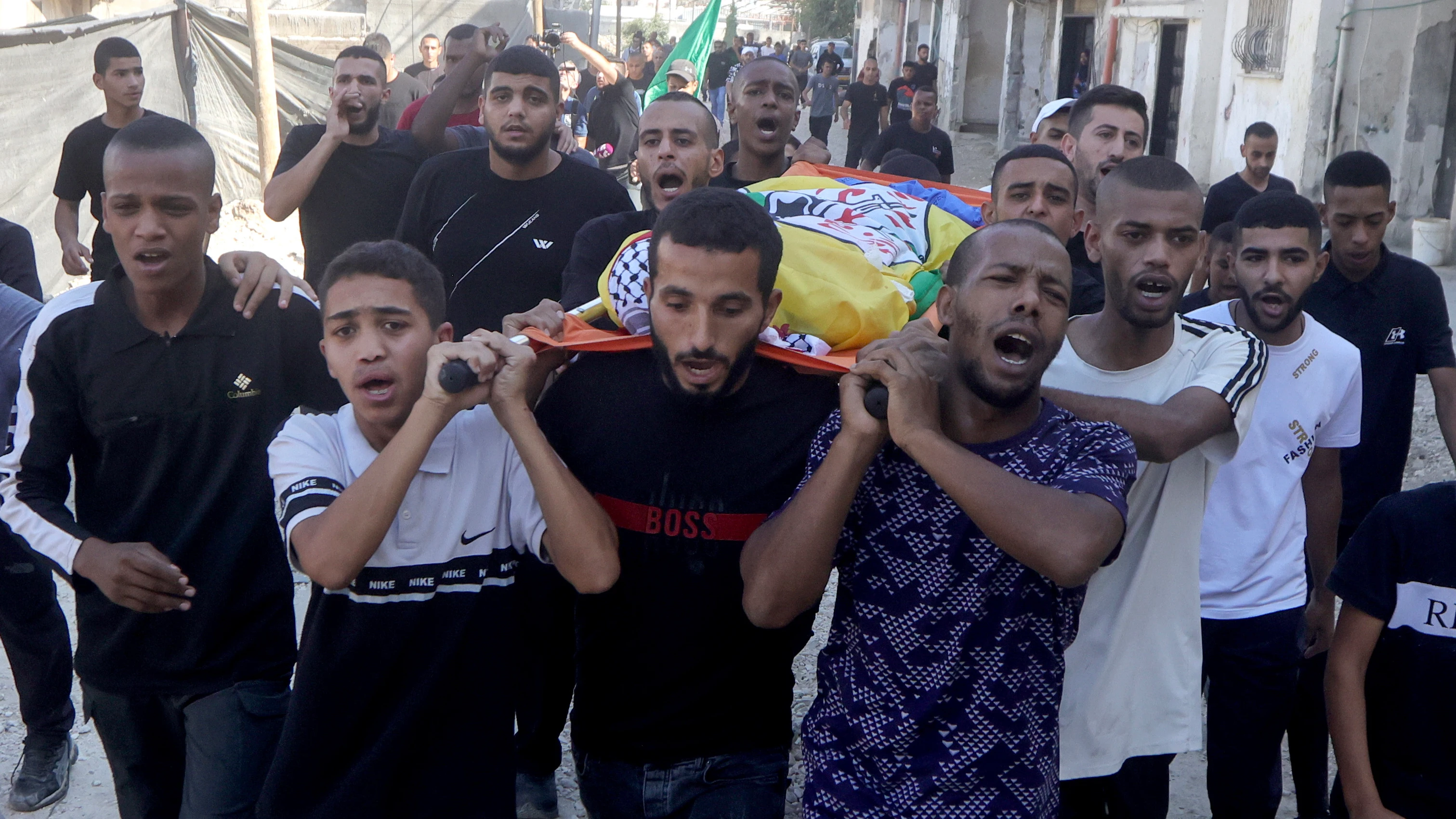 Funeral de los palestinos asesinados tras un ataque israelí a campo de refugiados de Tulkarem