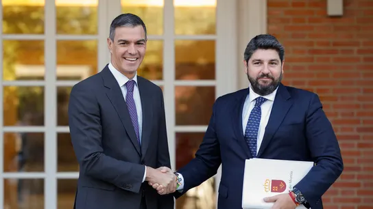 Sánchez recibe a López Miras en La Moncloa Sánchez recibe a López Miras en La Moncloa