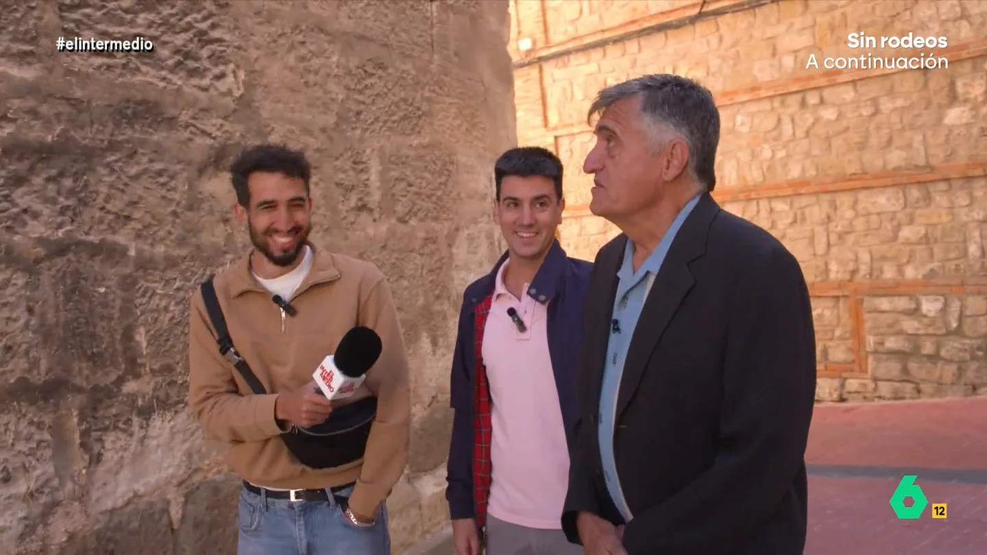 Libros pone la calle de Wyoming al lado de la de González Pons: "Las dos España en menos de 50 metros" El pueblo de Libros, en Teruel, ha dedicado una calle a El Gran Wyoming después de que Isma Juárez lo pidiera durante su primera visita. Puedes ver cómo ha sido el momento en este vídeo de El Intermedio.