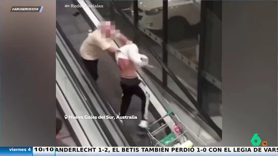 Esta es la impactante pelea que ha tenido lugar en unas escaleras mecánicas de un centro comercial Esta es la impactante pelea que ha tenido lugar en unas escaleras mecánicas de un centro comercial