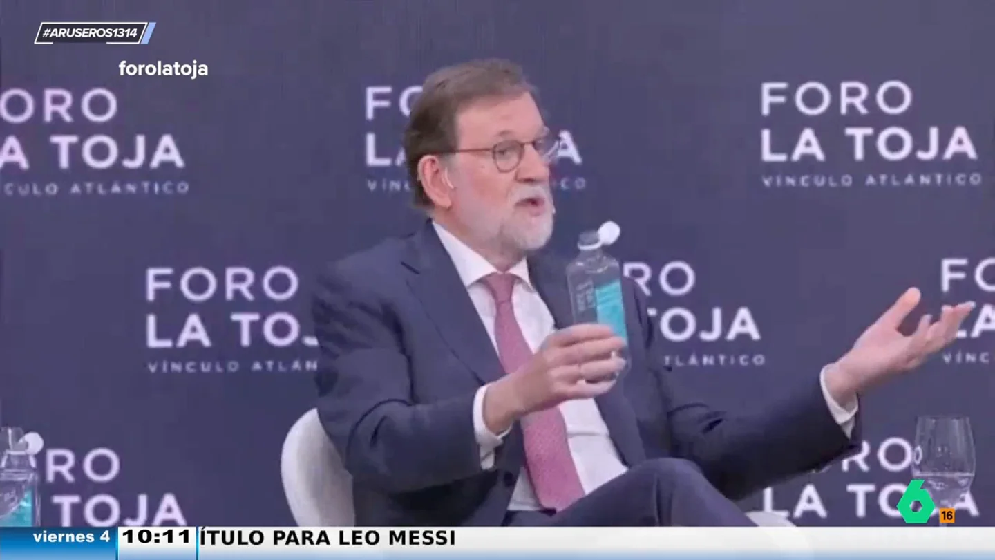La divertida anécdota de Rajoy criticando los nuevos tapones de las botellas de plástico: "Me puse hecho un circo" La divertida anécdota de Rajoy criticando los nuevos tapones de las botellas de plástico: "Me puse hecho un circo"